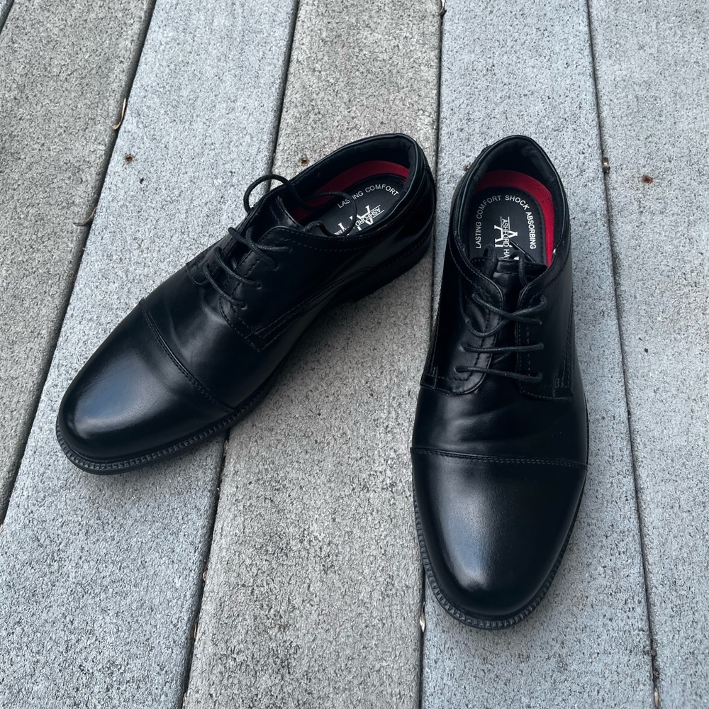 NWOT mens dress shoes